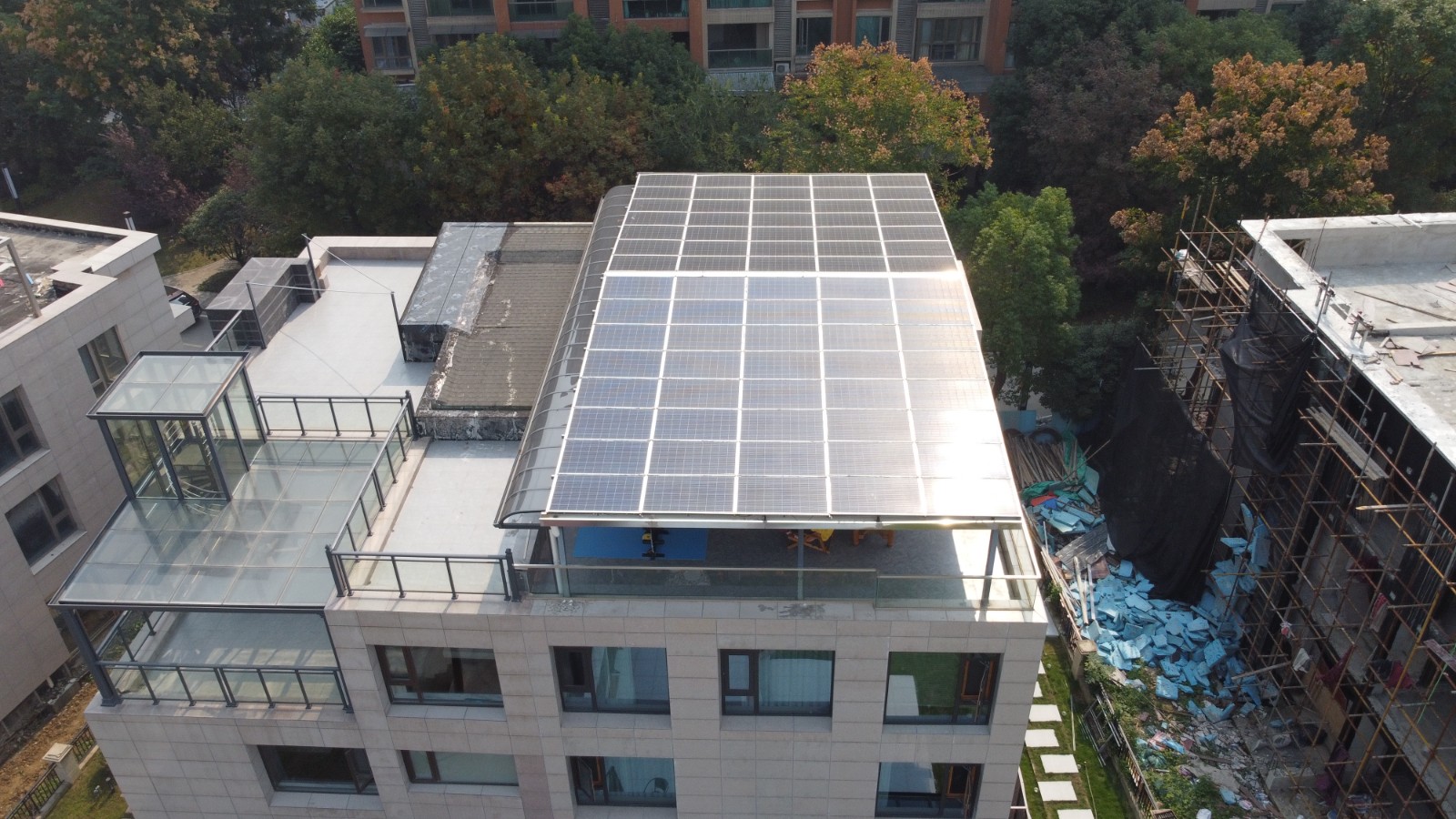 别墅屋顶为什么出格适合装置光伏发电系统？